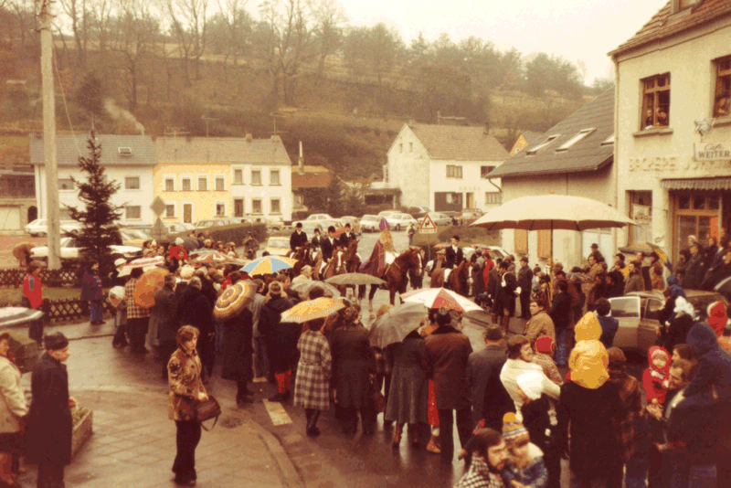 Nikolausempfang am Dorfkreuz St. Nikolaus